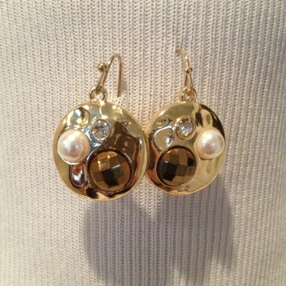 Gold color necklace and earrings set - Picture 3 of 4